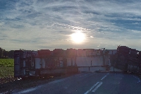 Bergnicourt : un poids lourd couché sur la chaussée , le conducteur blessé