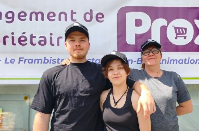 Machault : Un proxy, un bistrot, une mascotte et beaucoup de framboises, la famille Monnois mise sur le lien social